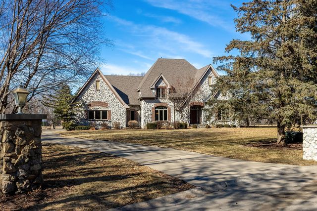 19159 248th Avenue, Bettendorf, IA 52722