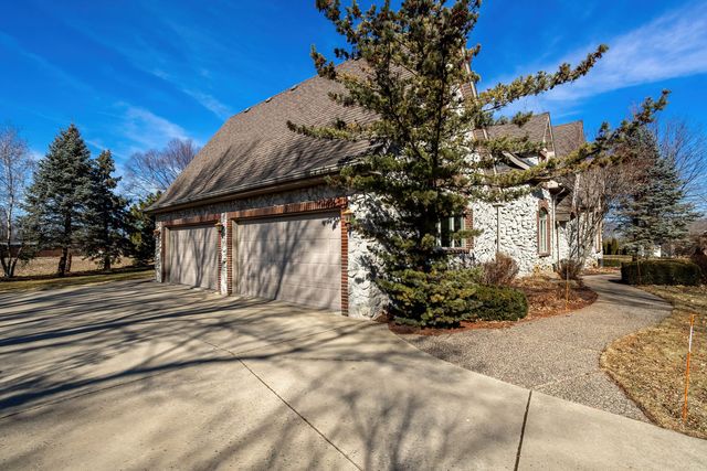 19159 248th Avenue, Bettendorf, IA 52722