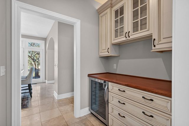 19159 248th Avenue, Bettendorf, IA 52722