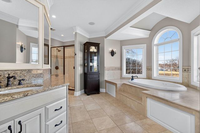 19159 248th Avenue, Bettendorf, IA 52722