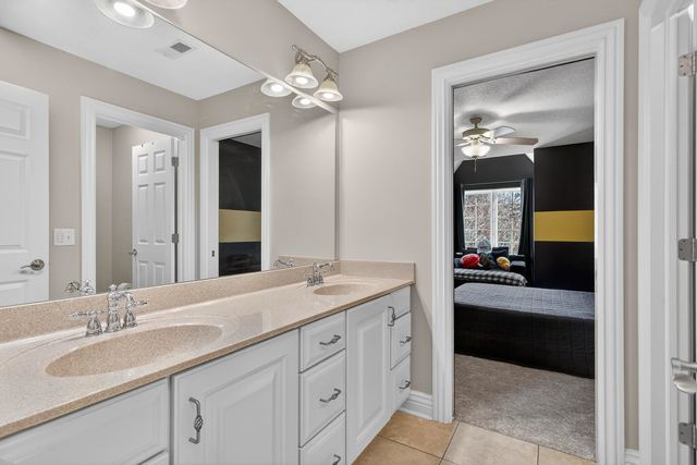 19159 248th Avenue, Bettendorf, IA 52722