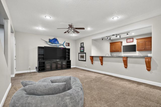 19159 248th Avenue, Bettendorf, IA 52722