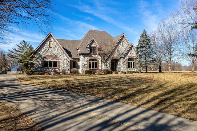 19159 248th Avenue, Bettendorf, IA 52722