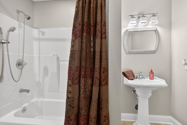 19159 248th Avenue, Bettendorf, IA 52722