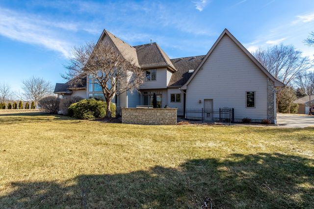 19159 248th Avenue, Bettendorf, IA 52722