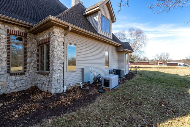 19159 248th Avenue, Bettendorf, IA 52722