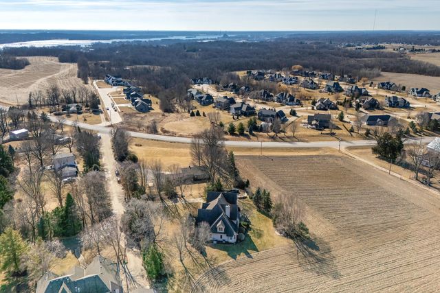 19159 248th Avenue, Bettendorf, IA 52722