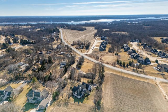 19159 248th Avenue, Bettendorf, IA 52722