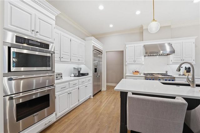 11357 Buena Vista Street, Leawood, KS 66211