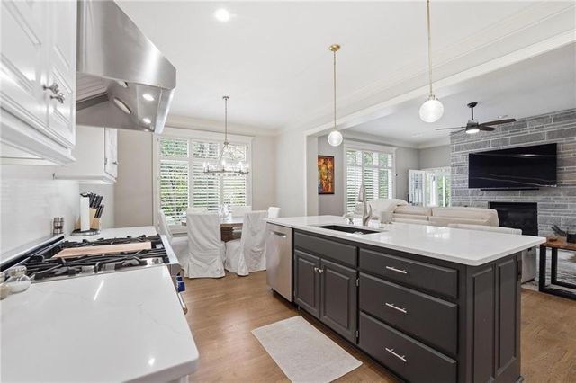 11357 Buena Vista Street, Leawood, KS 66211