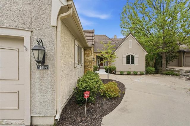 11357 Buena Vista Street, Leawood, KS 66211