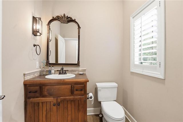 11357 Buena Vista Street, Leawood, KS 66211