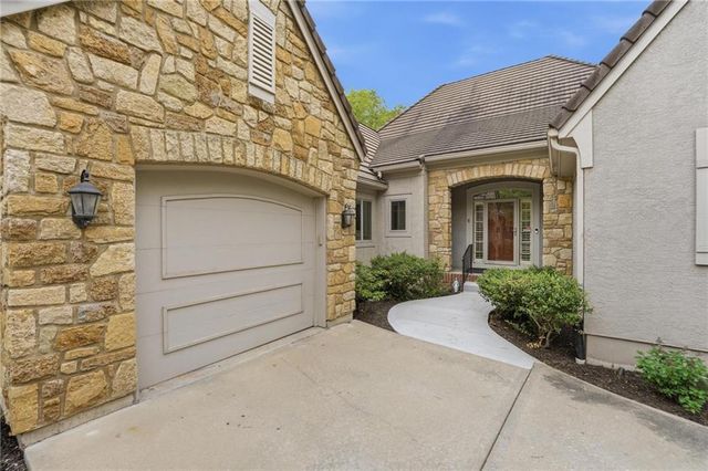 11357 Buena Vista Street, Leawood, KS 66211