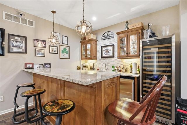 11357 Buena Vista Street, Leawood, KS 66211