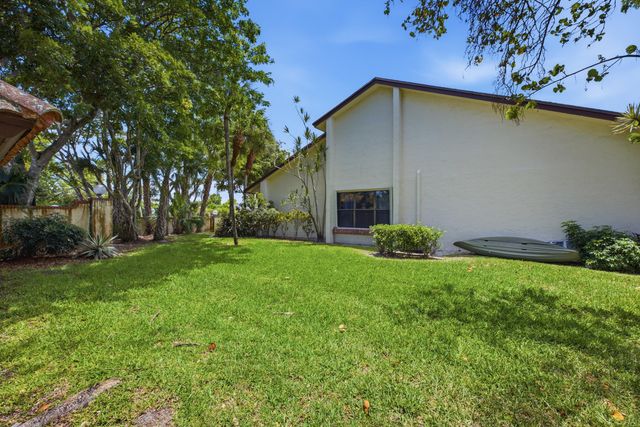 7516 English Court A, Lake Worth, FL 33467