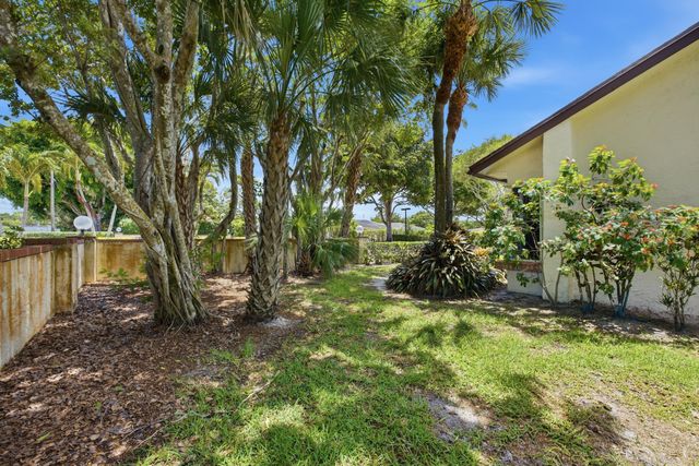 7516 English Court A, Lake Worth, FL 33467
