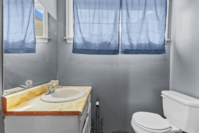 180 Neal Avenue, Newark, OH 43055