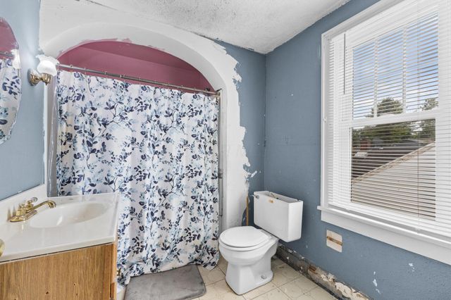 180 Neal Avenue, Newark, OH 43055