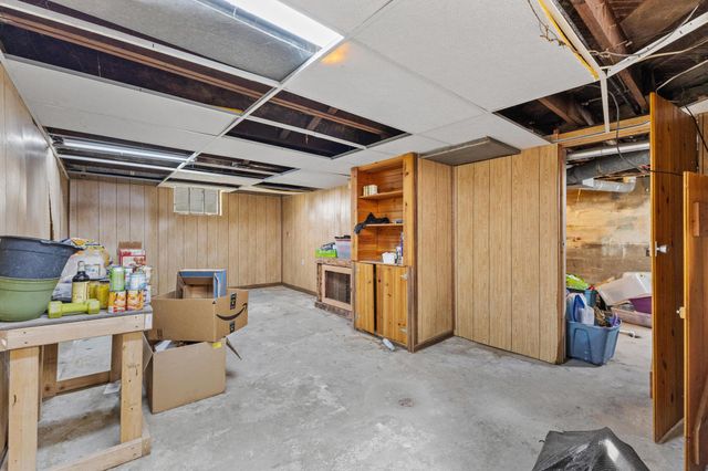 180 Neal Avenue, Newark, OH 43055