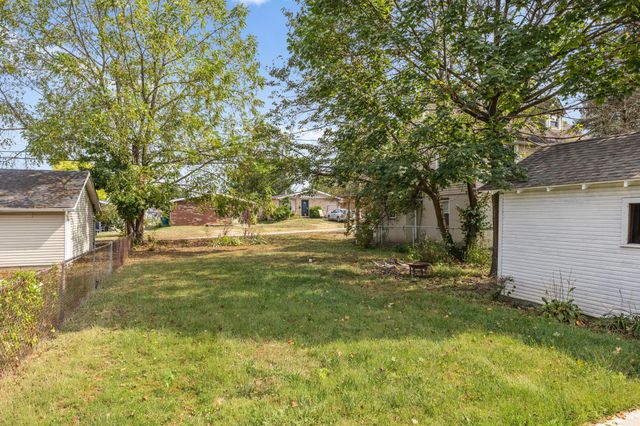 180 Neal Avenue, Newark, OH 43055