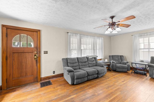 180 Neal Avenue, Newark, OH 43055