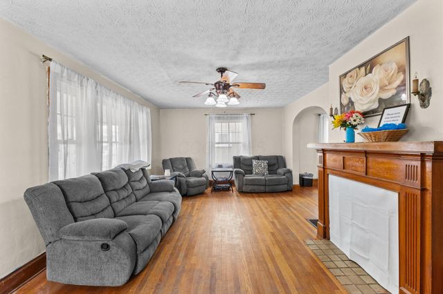 180 Neal Avenue, Newark, OH 43055