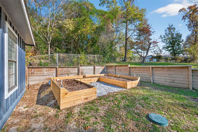 85 Hill Top Road, Huntsville, TX 77320