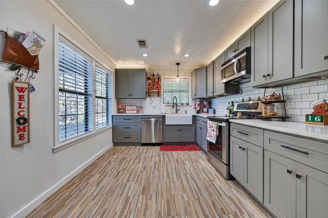 85 Hill Top Road, Huntsville, TX 77320