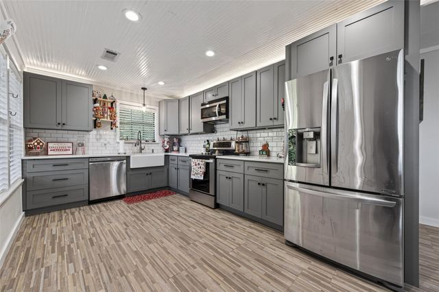 85 Hill Top Road, Huntsville, TX 77320