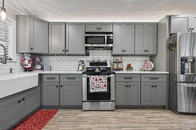 85 Hill Top Road, Huntsville, TX 77320