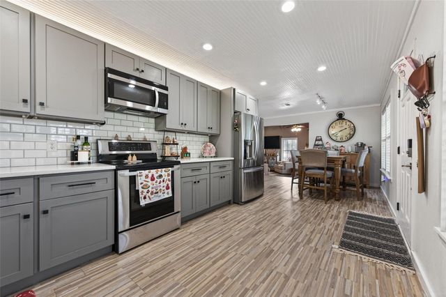 85 Hill Top Road, Huntsville, TX 77320