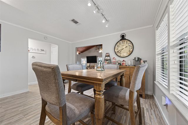 85 Hill Top Road, Huntsville, TX 77320