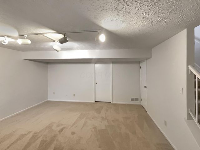 1947 Rockdale Drive, 33, Columbus, OH 43229