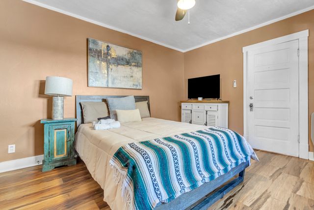 1208 12th Street NW, Albuquerque, NM 87104