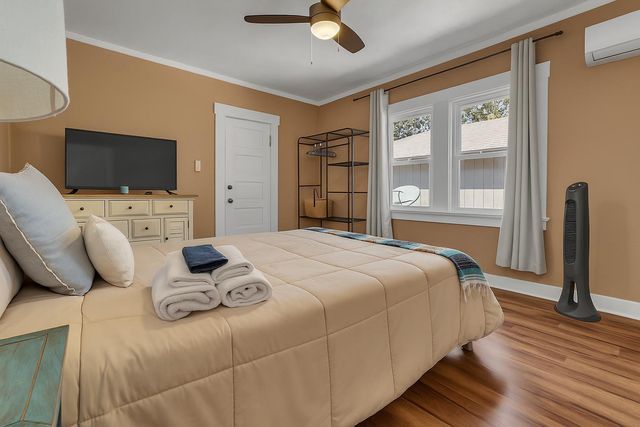 1208 12th Street NW, Albuquerque, NM 87104