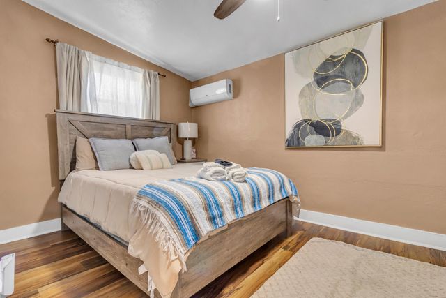 1208 12th Street NW, Albuquerque, NM 87104