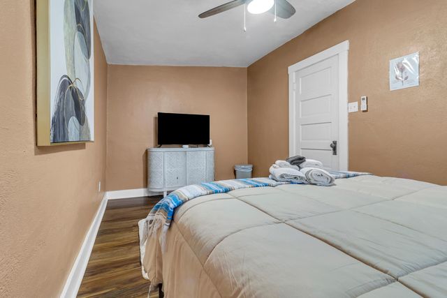 1208 12th Street NW, Albuquerque, NM 87104