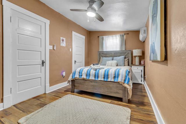 1208 12th Street NW, Albuquerque, NM 87104