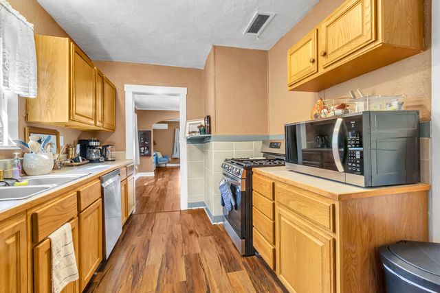 1208 12th Street NW, Albuquerque, NM 87104