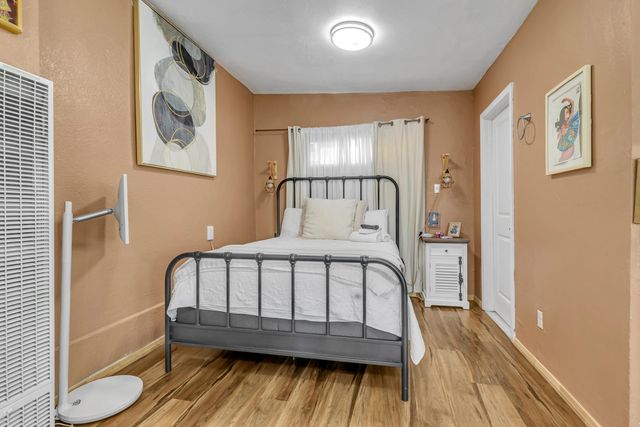 1208 12th Street NW, Albuquerque, NM 87104