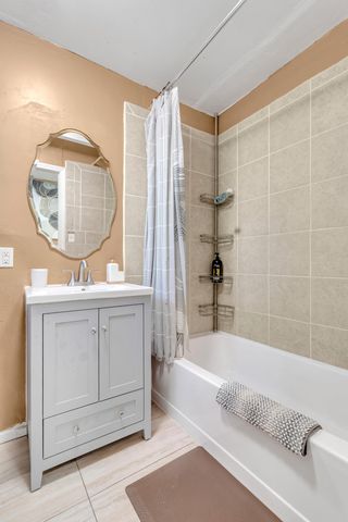 1208 12th Street NW, Albuquerque, NM 87104