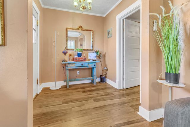 1208 12th Street NW, Albuquerque, NM 87104