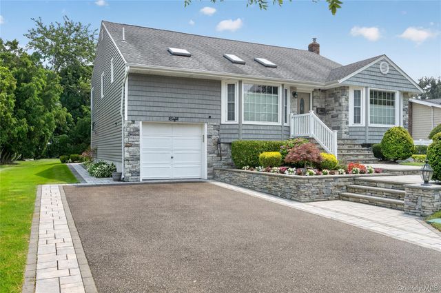 8 Yates Lane, Jericho, NY 11753