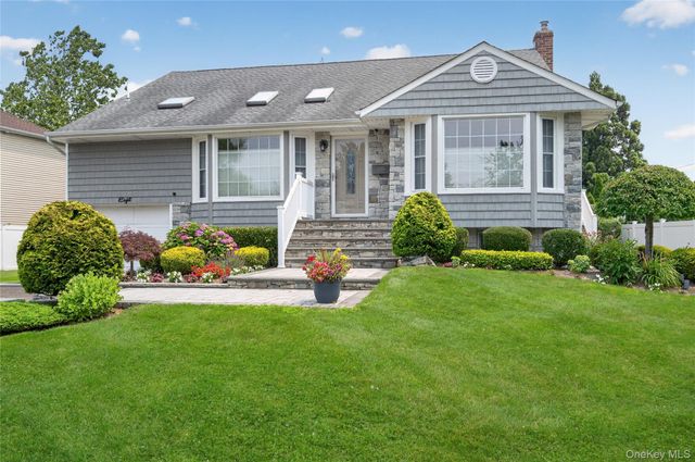 8 Yates Lane, Jericho, NY 11753