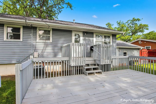 410 WILLOW Road, Wauconda, IL 60084
