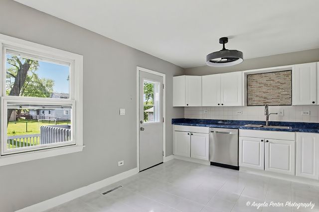 410 WILLOW Road, Wauconda, IL 60084