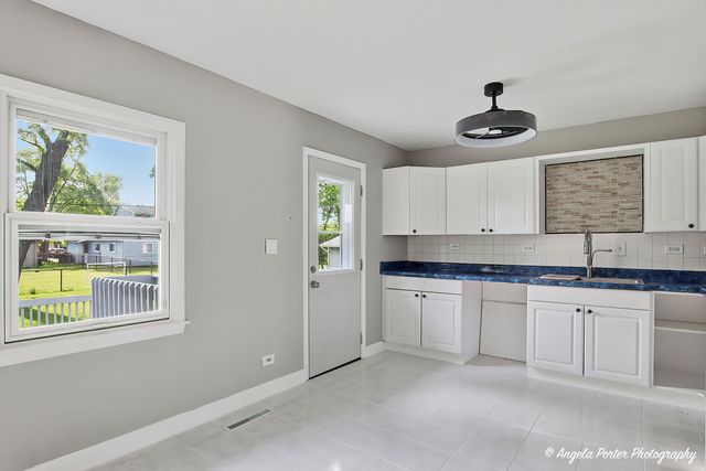 410 WILLOW Road, Wauconda, IL 60084