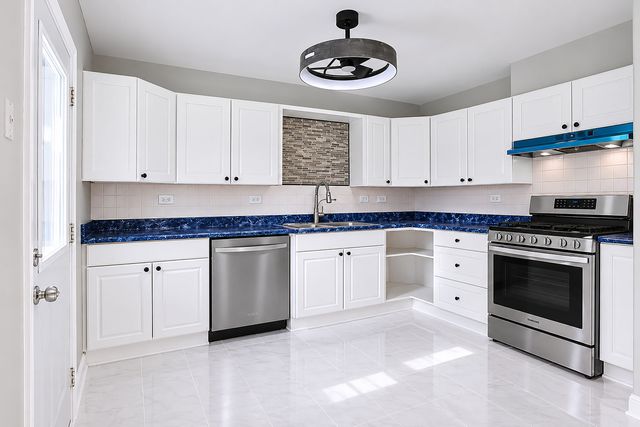 410 WILLOW Road, Wauconda, IL 60084