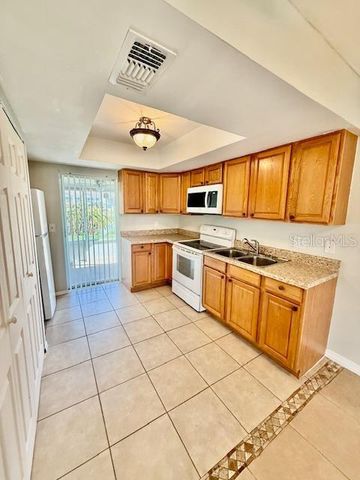 19 LAGO MESA WAY, Kissimmee, FL 34743