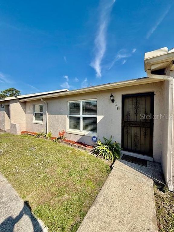 19 LAGO MESA WAY, Kissimmee, FL 34743
